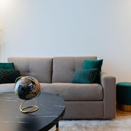 Stunning Apartment W/ Free Parking By Lovelystay Porto Exterior foto