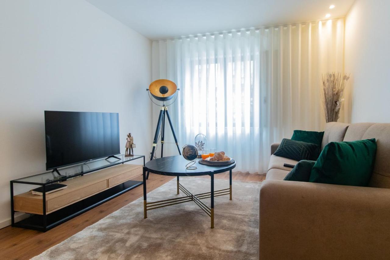 Stunning Apartment W/ Free Parking By Lovelystay Porto Exterior foto