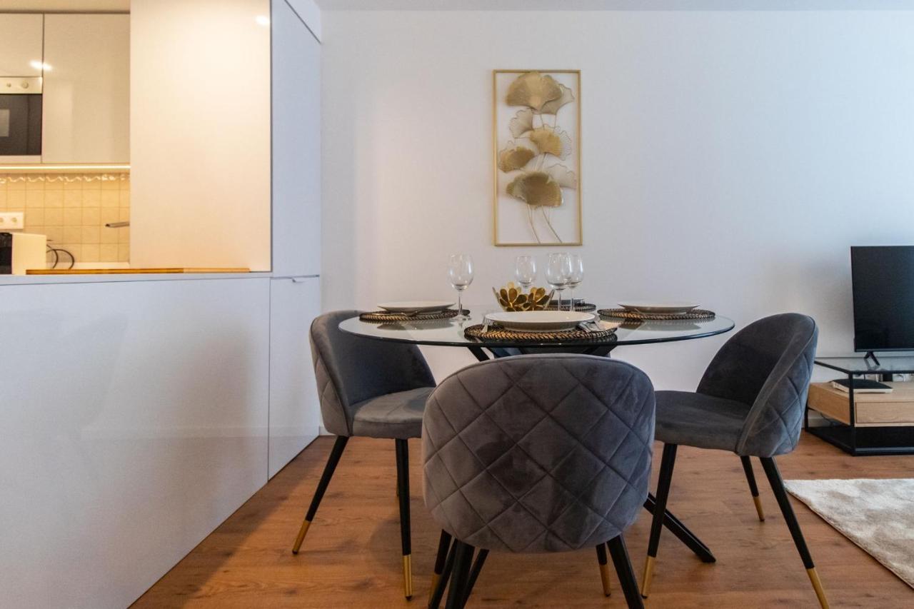 Stunning Apartment W/ Free Parking By Lovelystay Porto Exterior foto
