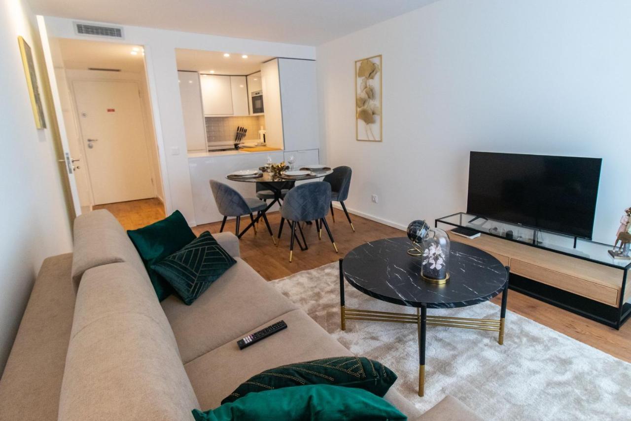 Stunning Apartment W/ Free Parking By Lovelystay Porto Exterior foto