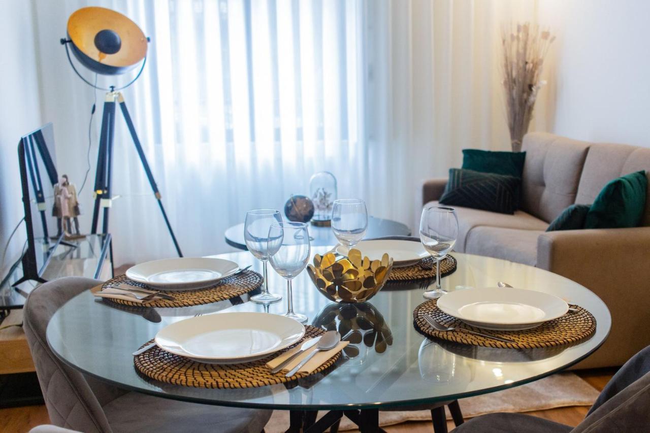 Stunning Apartment W/ Free Parking By Lovelystay Porto Exterior foto