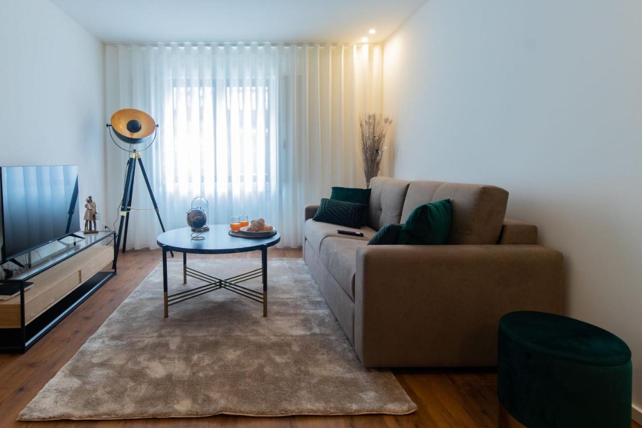 Stunning Apartment W/ Free Parking By Lovelystay Porto Exterior foto